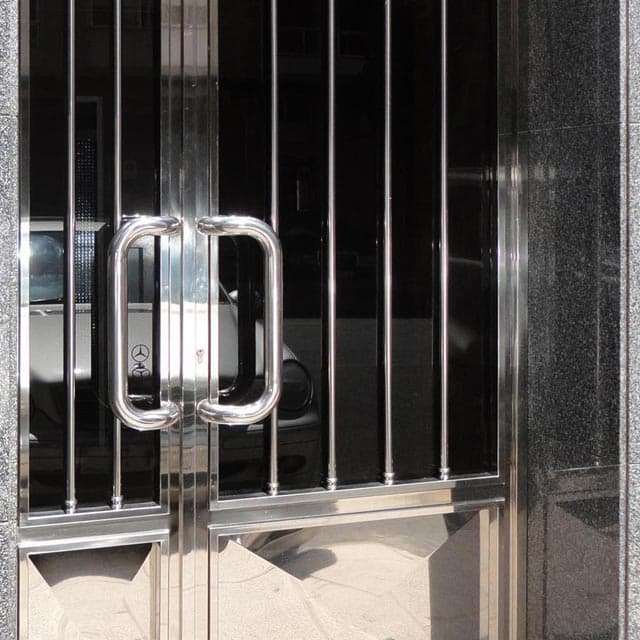 Fabricación e instalación de puertas en Lugo